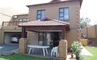 3 Bedroom Townhouse in Ifafi