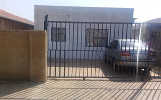1 Bedroom Apartment in Protea Glen