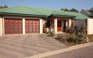 2 Bedroom House in Featherbrooke Estate
