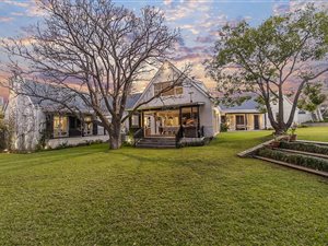 6 Bed House in Birdhaven