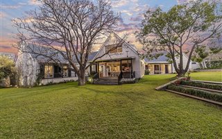 6 Bedroom House in Birdhaven