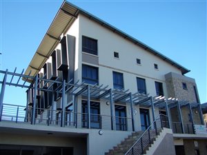 163 m² Commercial space in Somerset West Central