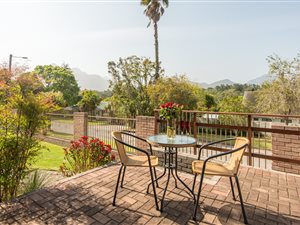 5 Bed House in Eden