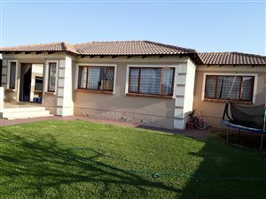 3 Bed House in The Reeds