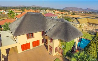6 Bedroom House in Melodie