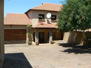 5 Bed House in Roodeplaat