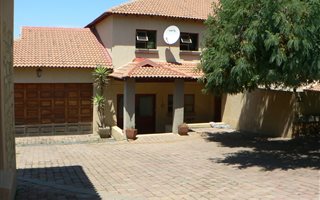5 Bedroom House in Roodeplaat