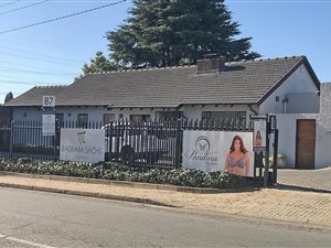 200 m² Commercial space in Parkmore