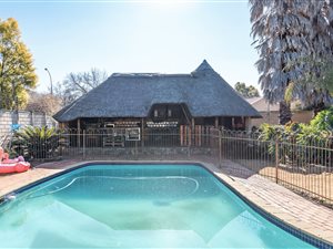 4 Bed House in Brackendowns