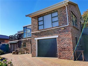 3 Bed House in Dana Bay