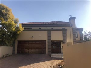4 Bed Townhouse in Moreleta Park