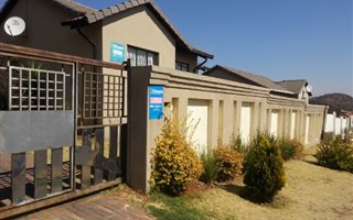 2 Bedroom House in Eikenhof
