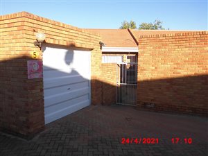 2 Bed Cluster in Noordhoek