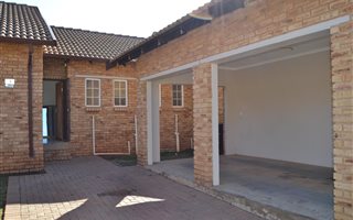 3 Bedroom Townhouse in Witpoortjie
