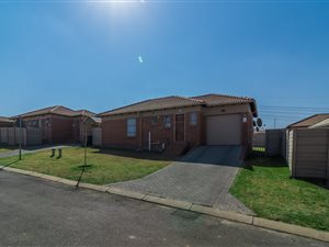 3 Bedroom House in Thatch Hill Estate
