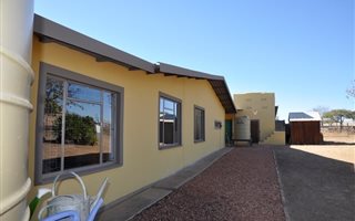 3.3 ha Farm in Tweefontein