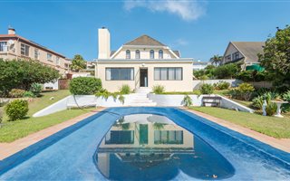 4 Bedroom House in Hartenbos Heuwels