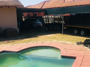 4 Bed House in Riamarpark