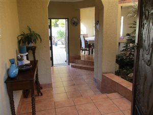 5 Bed House in Bassonia