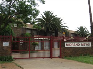 4 Bed Duplex in Clayville East