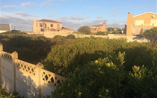899 m² Land available in Struisbaai