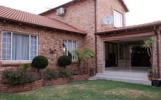 3 Bedroom Townhouse in Randpark Ridge