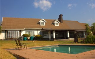 11 Bedroom House in Glen Austin