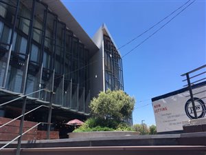 141 m² Commercial space in Die Hoewes