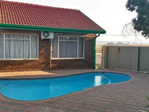 4 Bed House in Aviary Hill