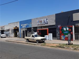 950 m² Commercial space in Haddon