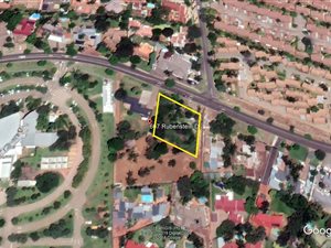 1900 m² Commercial space in Moreleta Park