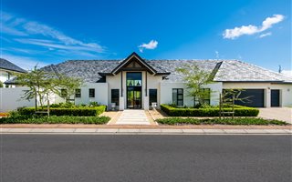 4 Bedroom House in Pearl Valley