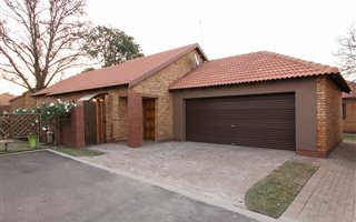 3 Bedroom Simplex in Willow Park Manor