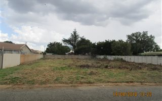 1115 m² Land available in Rothdene