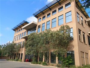8271 m² Commercial space in Rooihuiskraal