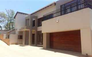 4 Bedroom House in Waterkloof Ridge