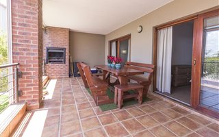 2 Bedroom Apartment in Carlswald North Estate