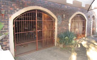 3 Bedroom House in Vanderbijlpark CE3
