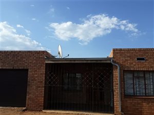 4 Bed House in Jouberton
