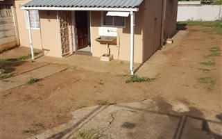 2 Bedroom House in Whetstone