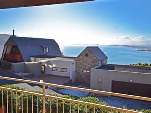 4 Bed House in Mountainside