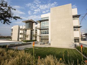 723 m² Office Space in Waterfall Estate