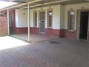 3 Bed House in Eloffsdal