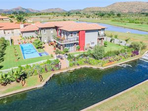 5 Bed House in The Islands Estate