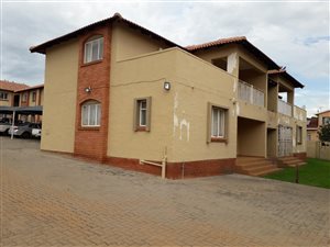 3 Bed Apartment in Rensburg