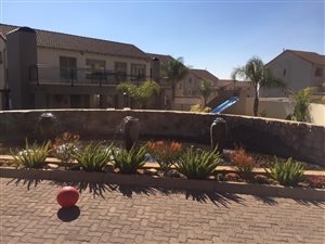 2 Bed Flat in Paramount Estate