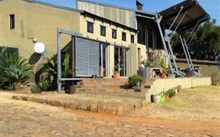 6 Bedroom House in Rayton