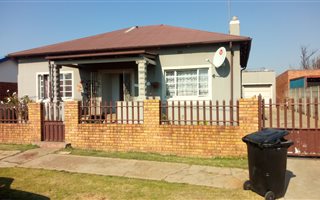 3 Bedroom House in Geduld