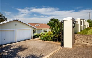4 Bedroom House in Dawncliffe