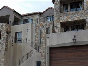 2 Bed Townhouse in Constantia Kloof